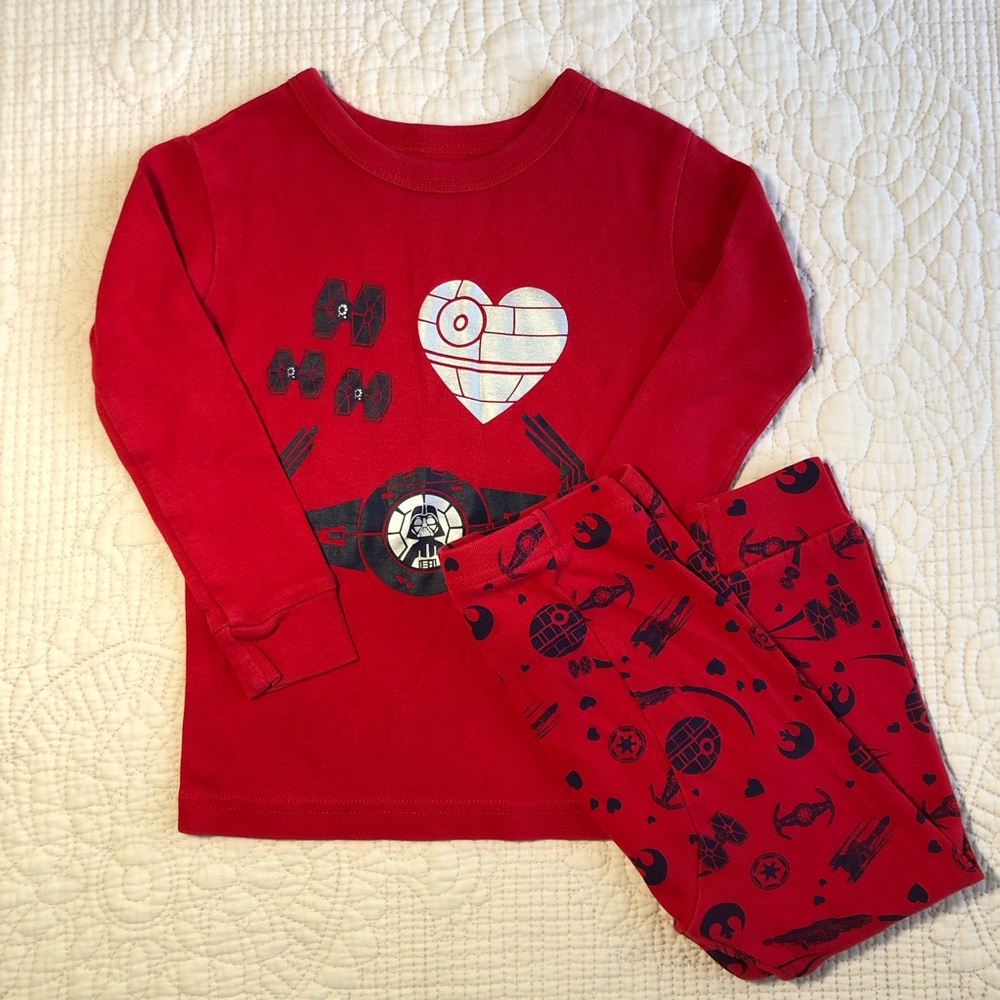 GAP Red Toddler Star Wars Long Sleeve Top and Pant Pajama Set Size 2T